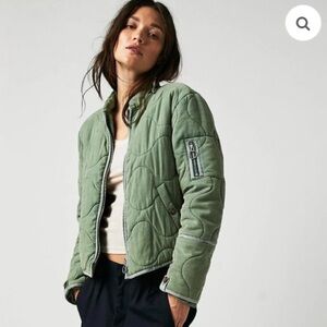 Free People We the Free Aura bomber jacket green L quilted